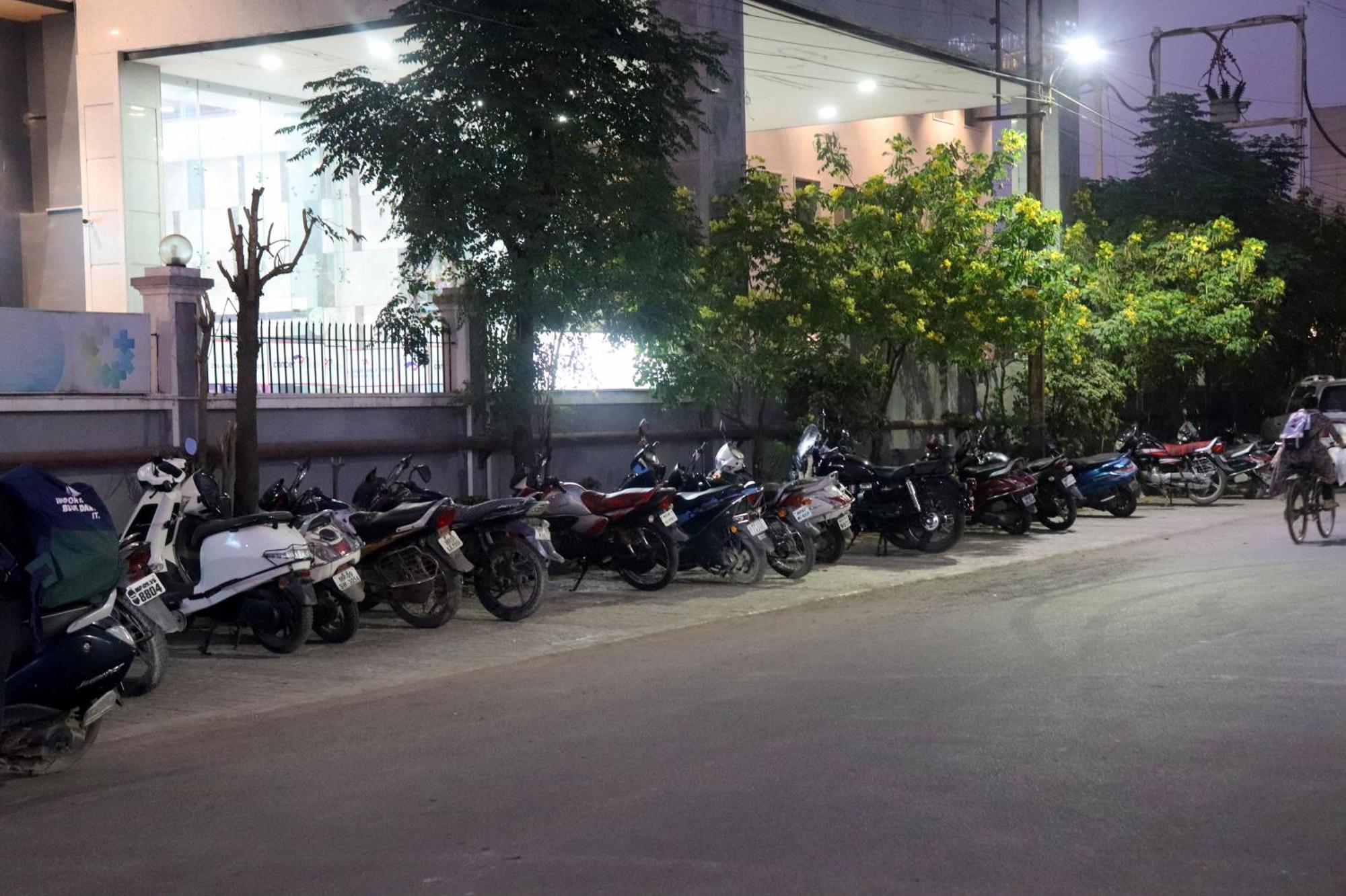 Hotel Aranyasutra Inaya, Indore Exterior photo
